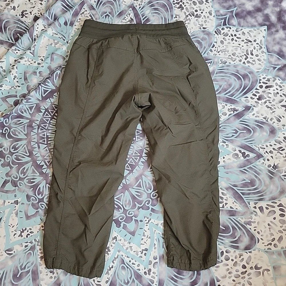 GUC The North Face Aphrodite Capris - Picture 4 of 9